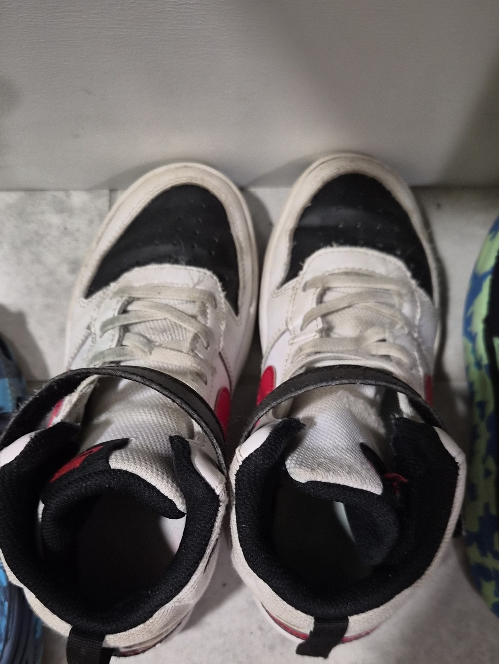 Nike Kids High-Top Sneakers in White, Black and Red Size 1y